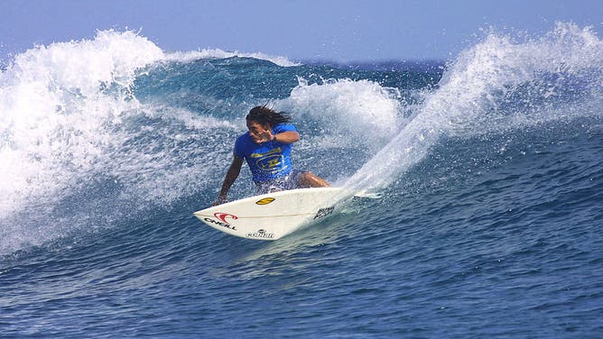 Tamayo Perry of Hawaii in action during round three of the Billabong Pro trials May 4, 2003 at Teahupoo, Tahiti, French Polynesia